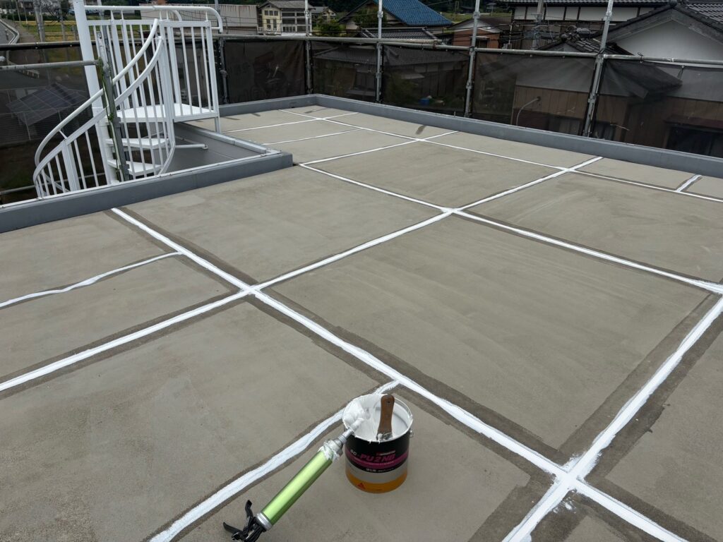 目地シーリング処理（完了）<br />
※2液型ウレタンシーリング使用